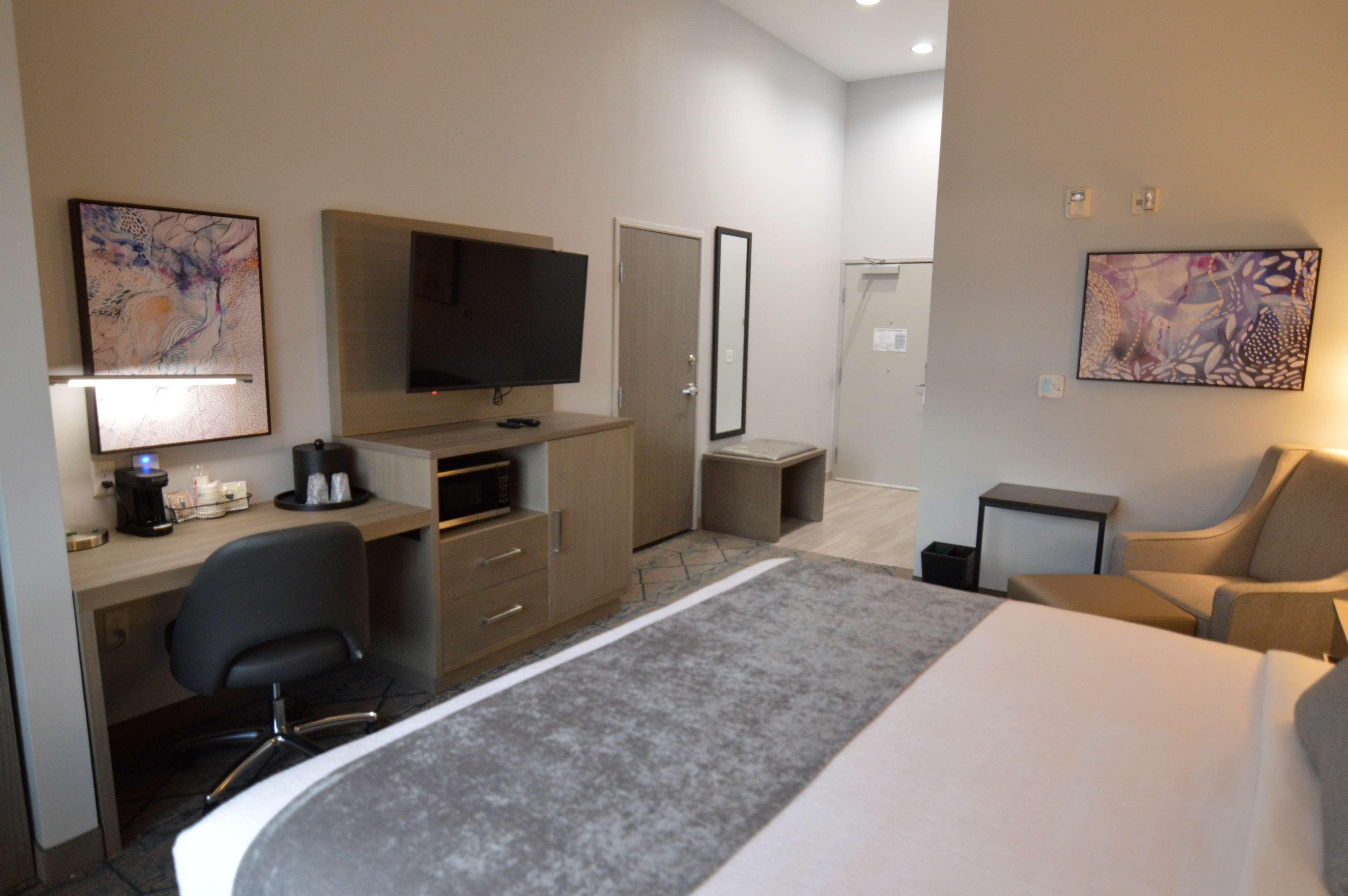 Best Western Plus Executive Residency I-35 3*