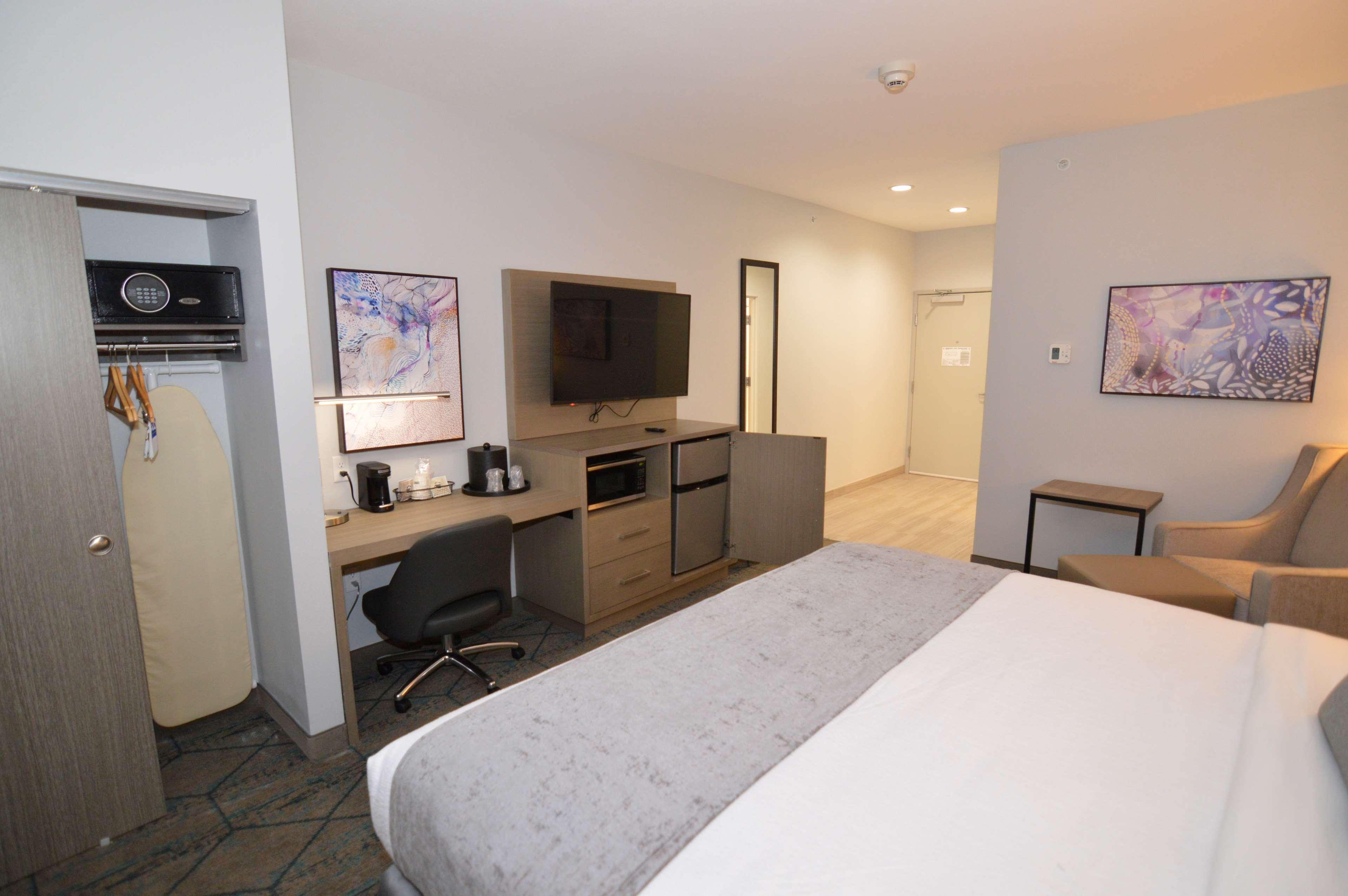 Hotel Western Executive Residency I-35