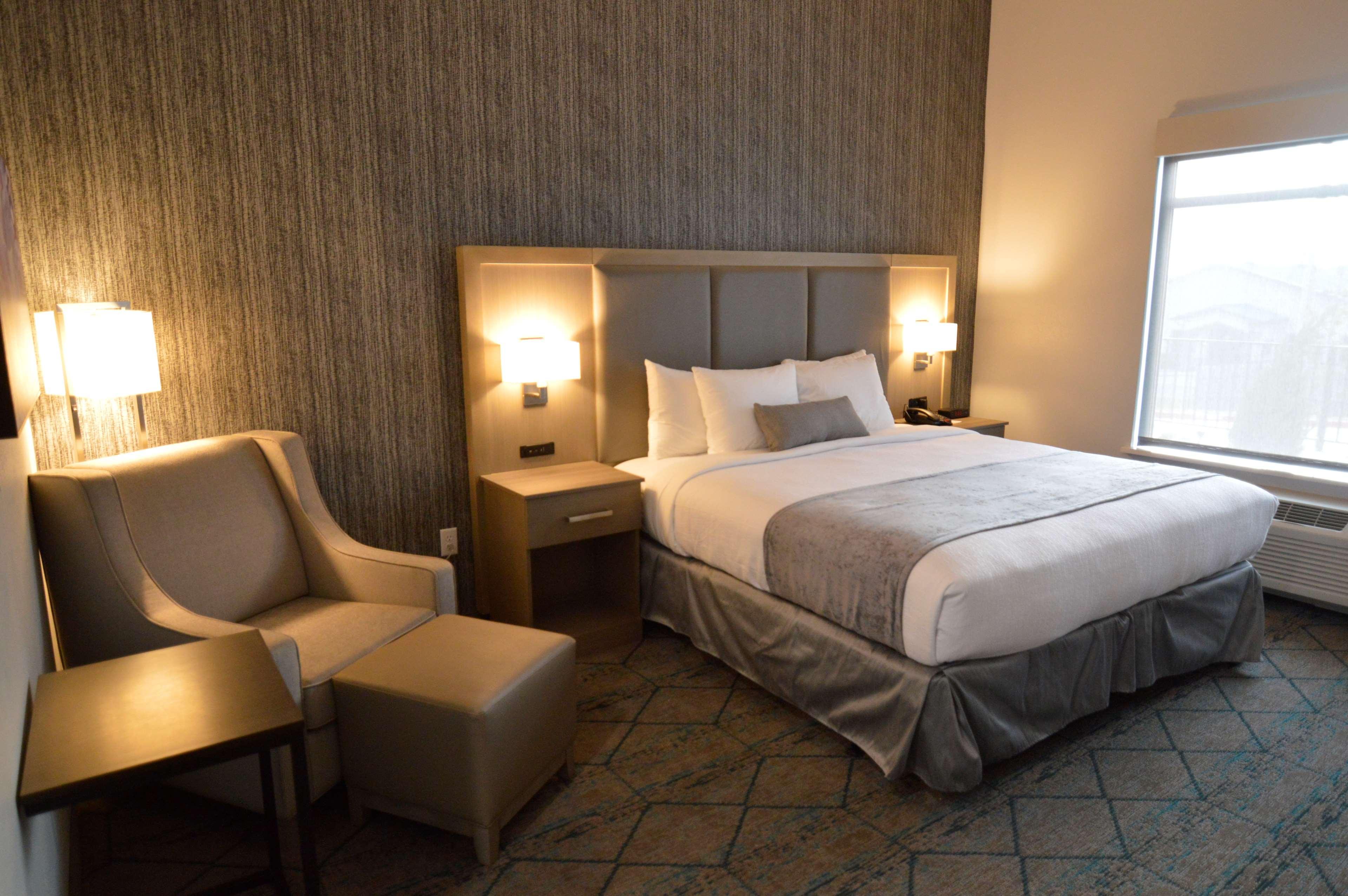 Western Executive Residency I-35 Hotel